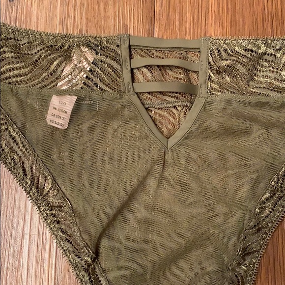 NWT Victoria’s Secret Set of 2 Panties size Large - Picture 4 of 9